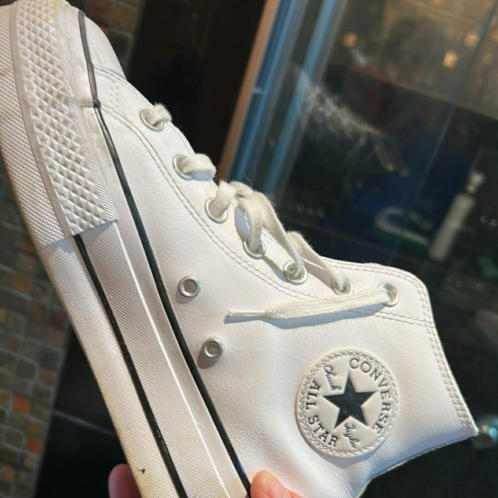 Converse Chuck Taylor All Star Leather Platform